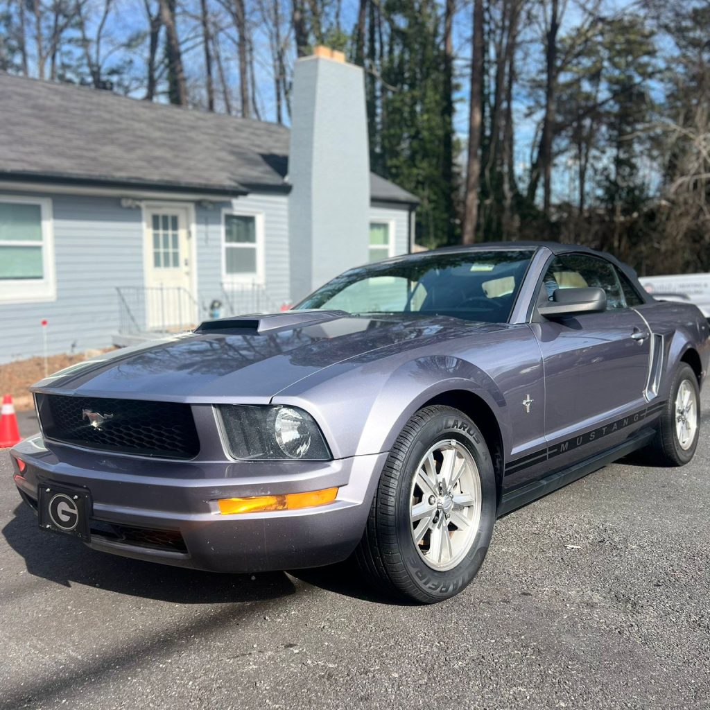 2006_Ford_Mustang_002