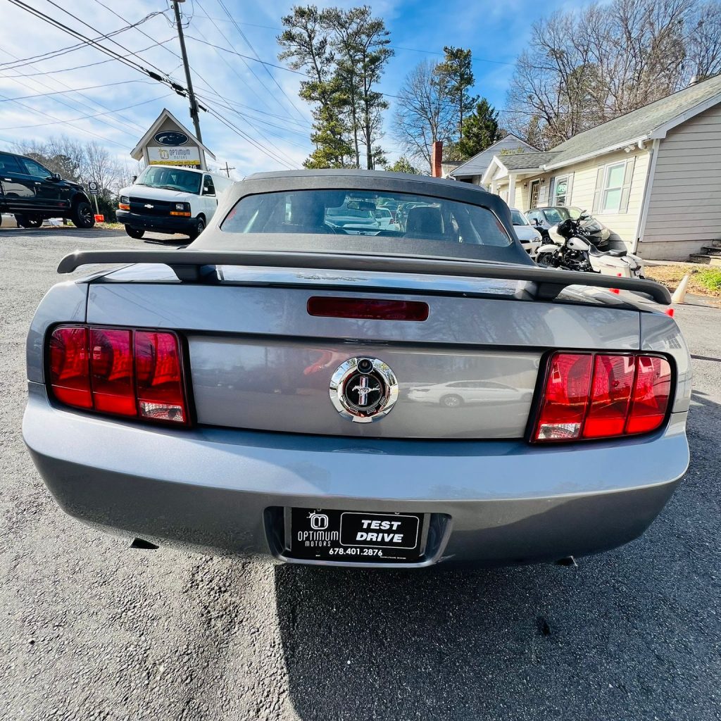 2006_Ford_Mustang_005