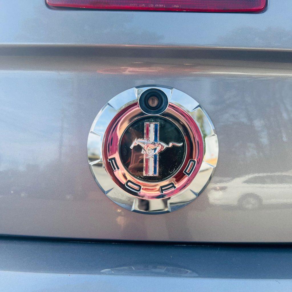 2006_Ford_Mustang_014