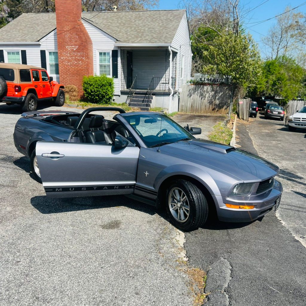 2006_Ford_Mustang_019