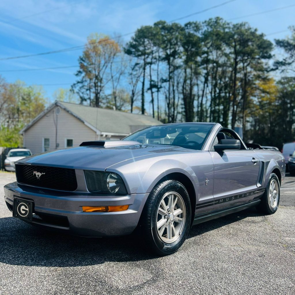 2006_Ford_Mustang_022