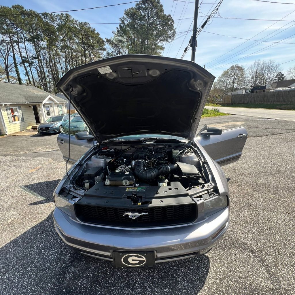 2006_Ford_Mustang_024