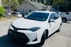 2017_Toyota_Corolla_001