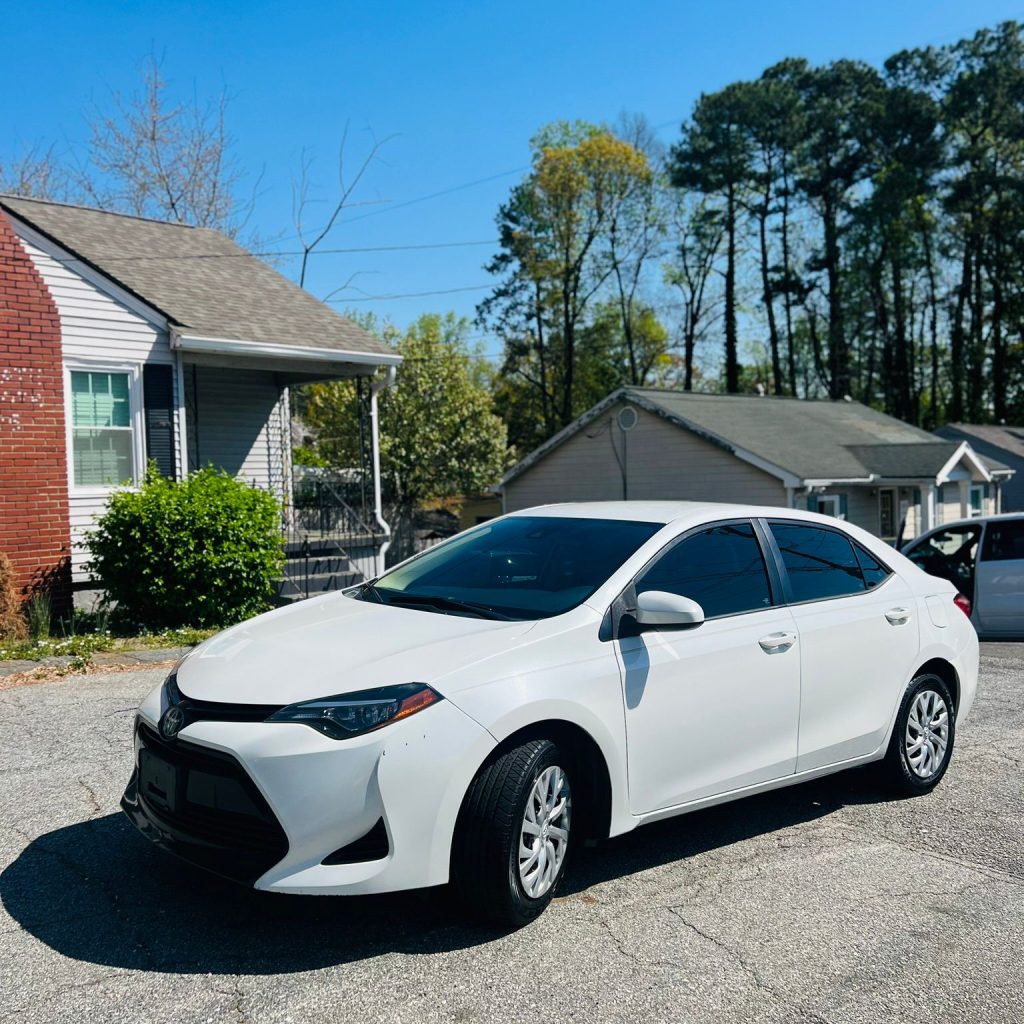 2017_Toyota_Corolla_004