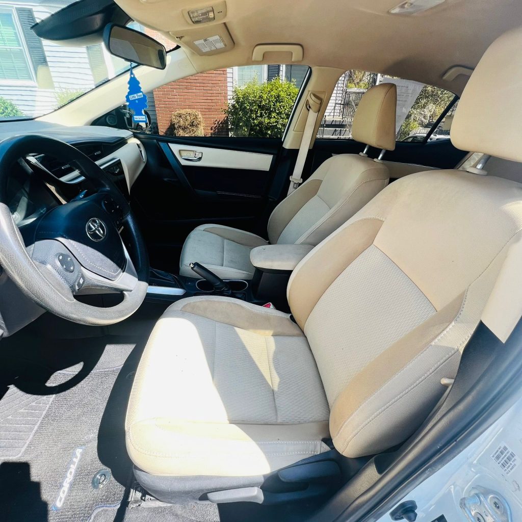 2017_Toyota_Corolla_010