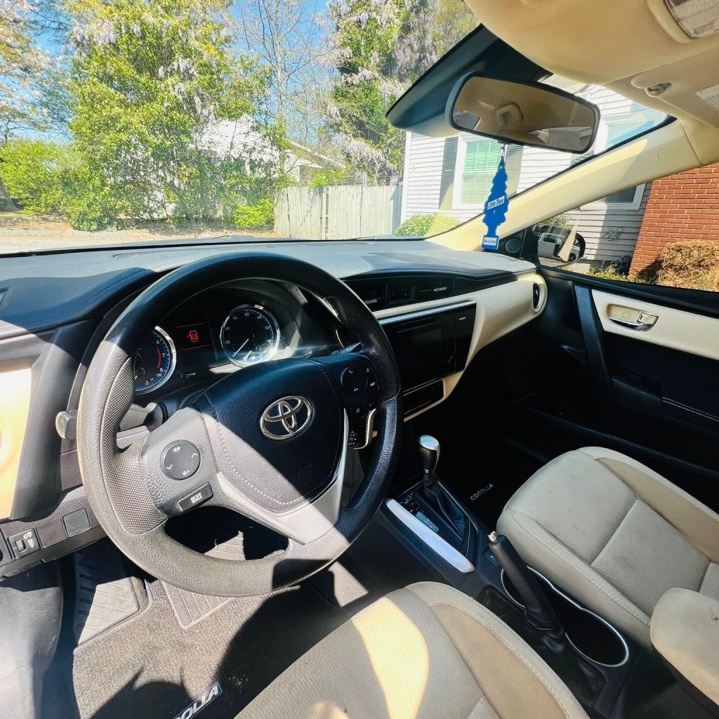 2017_Toyota_Corolla_013