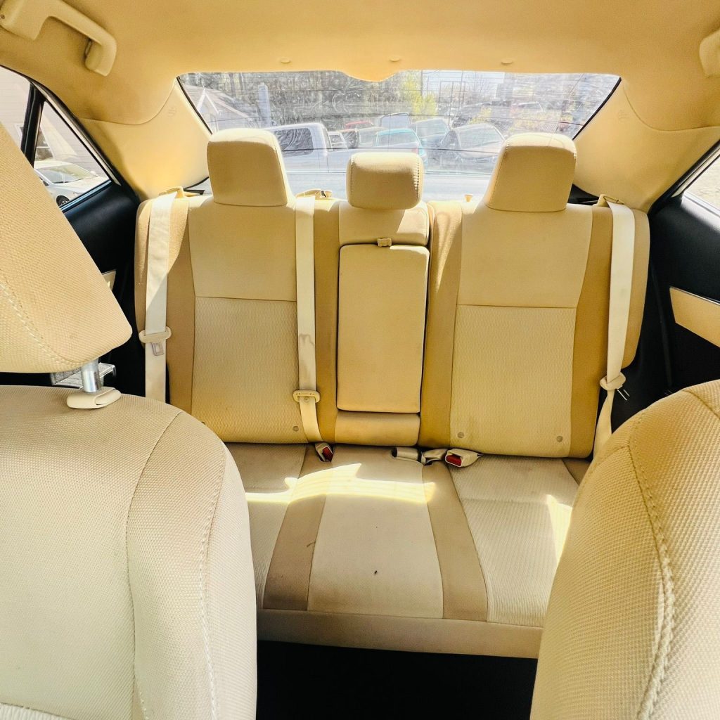 2017_Toyota_Corolla_015