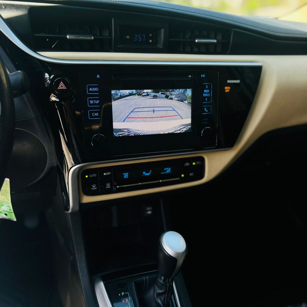 2017_Toyota_Corolla_016